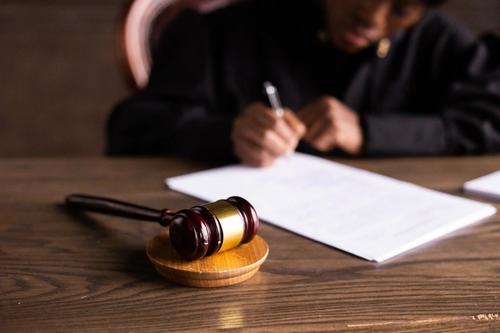 輕傷案檢察院不起訴怎么辦